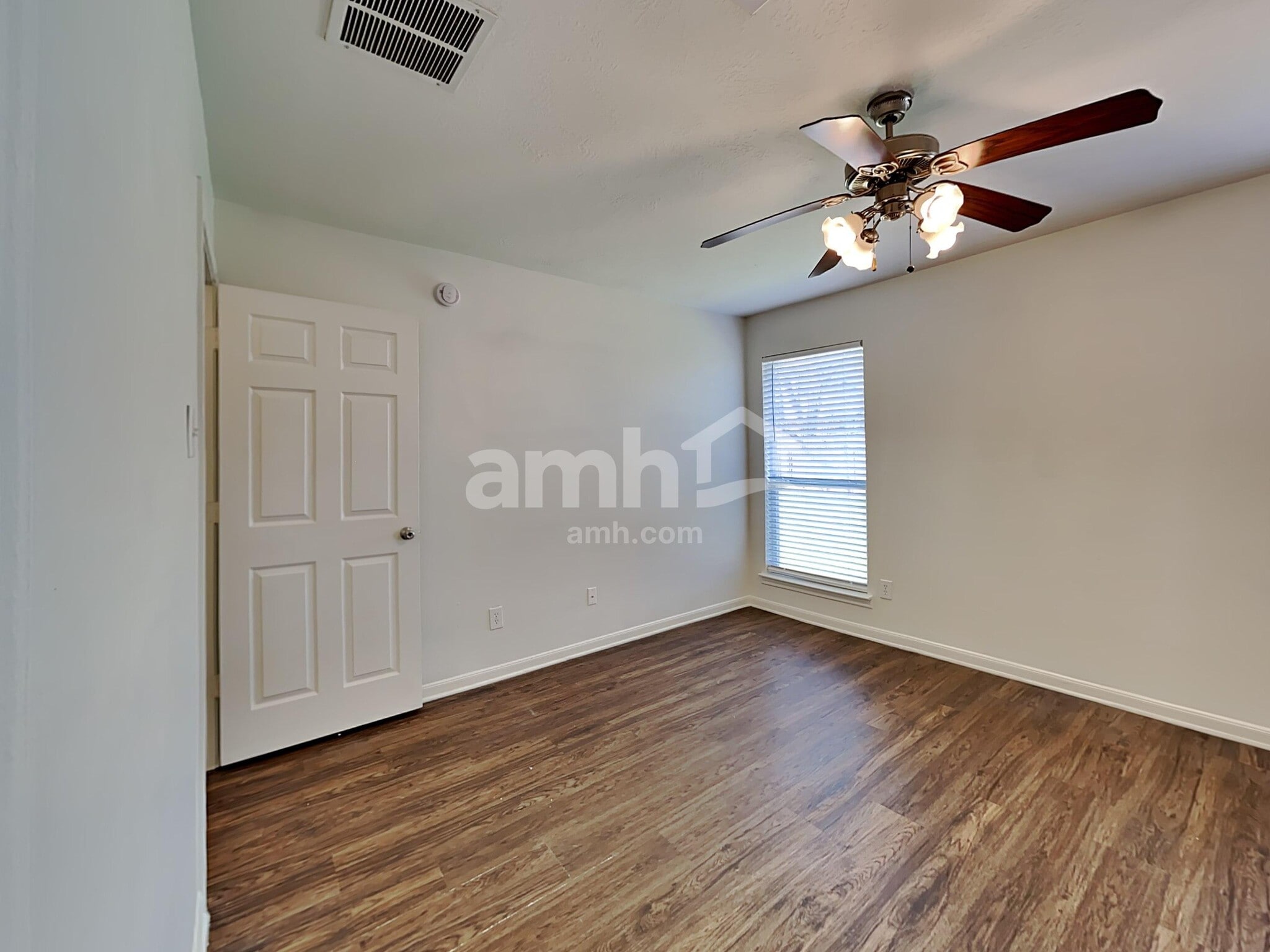 Building Photo - 2207 Shady Pine Dr