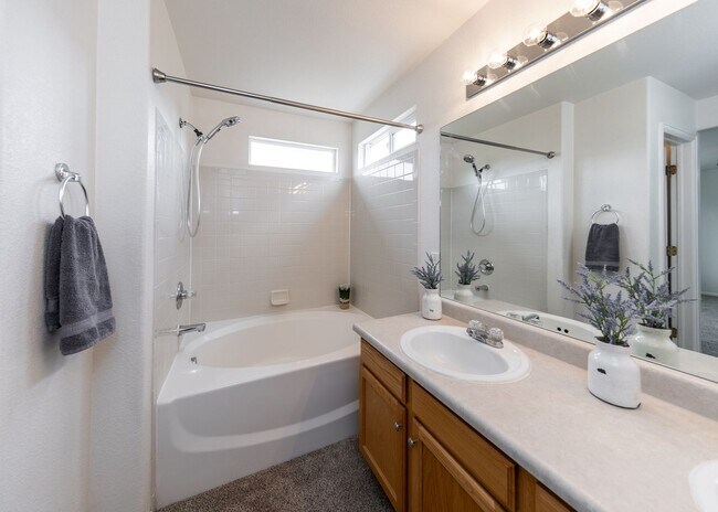 Building Photo - Lovely Home on East Side Near Military bas...