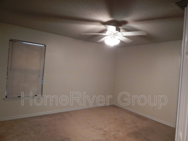 Building Photo - 133 Sandstone Trail