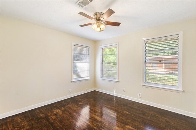 Building Photo - 209 Helena St