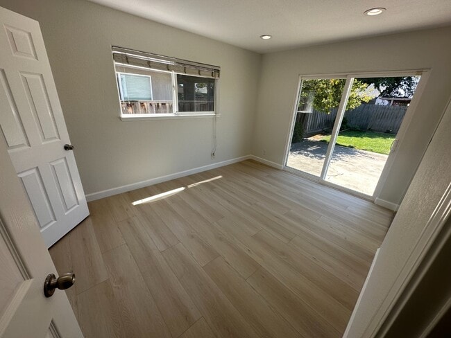 Building Photo - Bright 3BR Home with Central AC, Attached ...