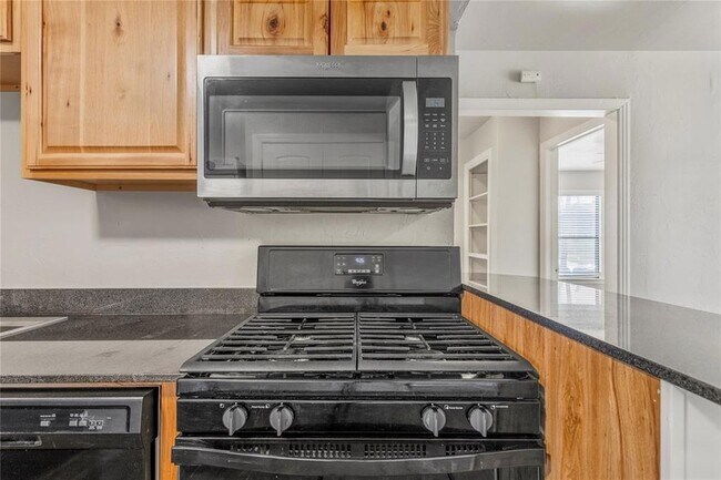 Building Photo - 1217 N Blackwelder Ave