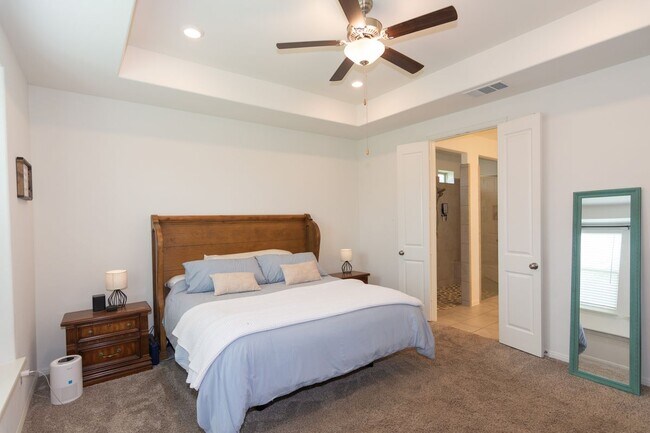 Building Photo - 501 Sixpence Ln