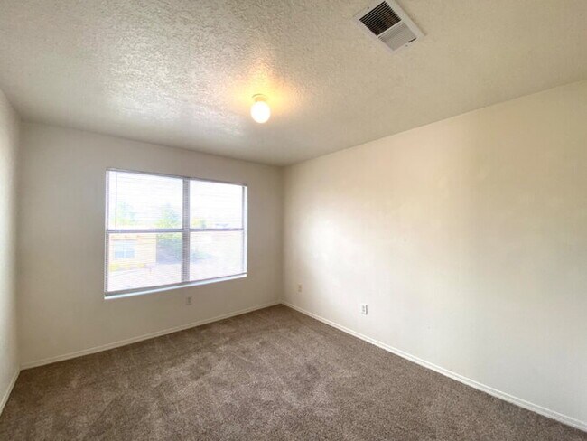 Building Photo - 2 STORY SW STYLE HOME W/LOFT