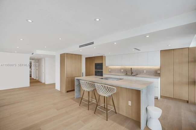 Building Photo - 1111 Crandon Blvd