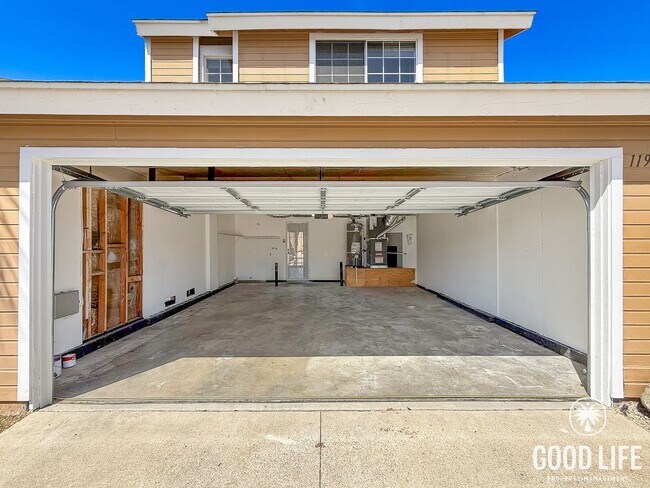 Building Photo - Stylish 4B/2.5BA Home in Moreno Valley with Attached Garage and Upgraded Interiors