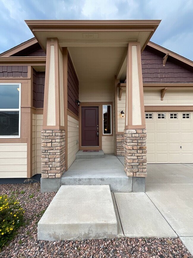 Building Photo - 4 Bedroom Home Available Near Woodmoor Dr ...