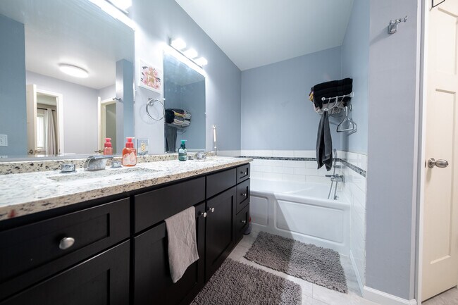 Building Photo - 15709 Chalet Ct