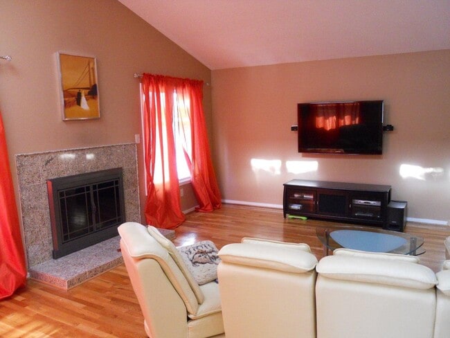 Building Photo - 10040 Stonemill Rd