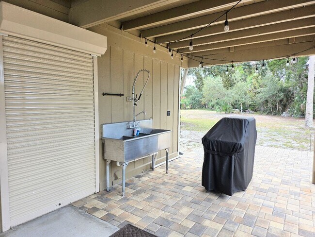 Building Photo - 11307 Coral Ct W