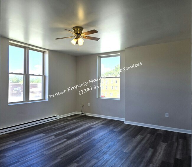 Building Photo - 211 E Wallace Ave