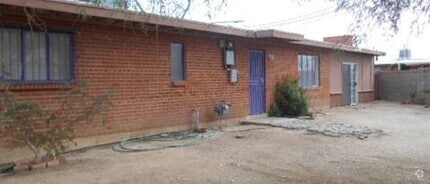 Building Photo - 2402 S Calle Yucatan