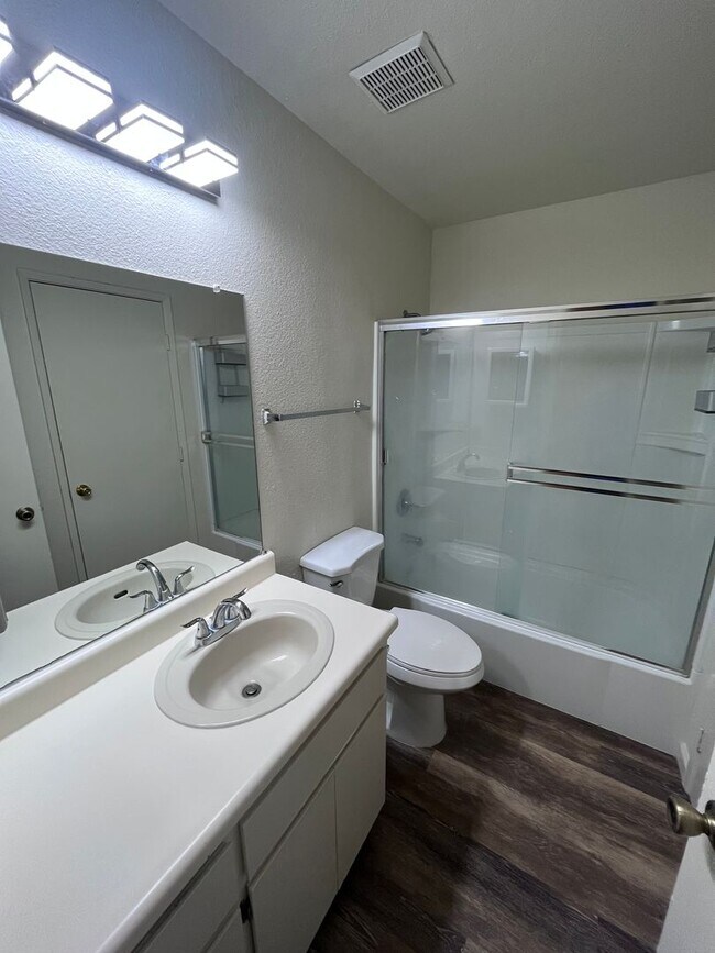 Building Photo - NICE CONDO FOR RENT IN ROSEMONT AT COBBLESTONE GLEN III