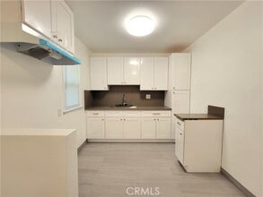 Building Photo - 1316 W Anaheim St