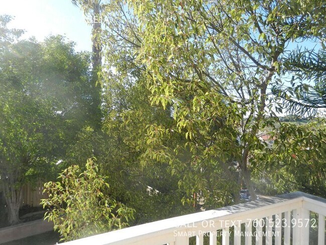 Building Photo - 875 Avenida Abeja