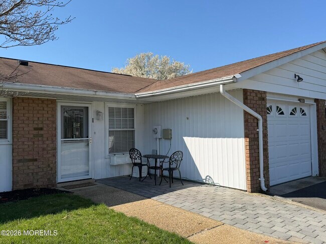 Building Photo - 116B Buckingham Dr