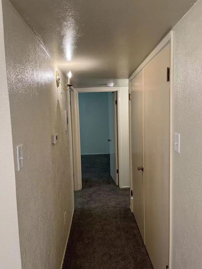 Building Photo - Nice 3 Bedroom Home