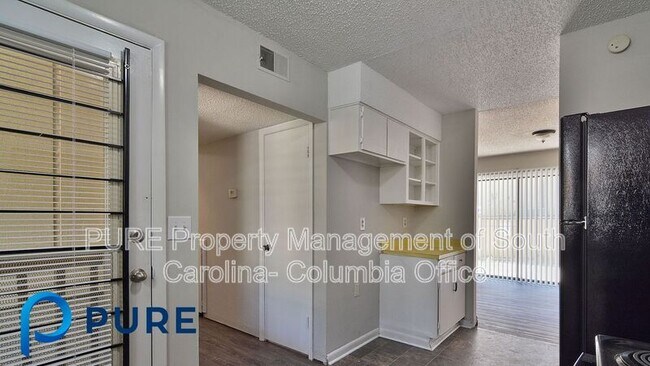 Building Photo - 521 Hickory Hill Dr