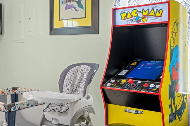 Building Photo - 4431 Luke Ave