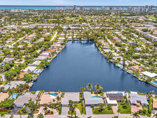 Building Photo - 1640 NE 43rd St