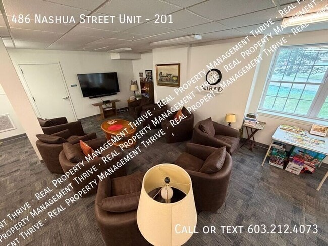 Building Photo - 486 Nashua St