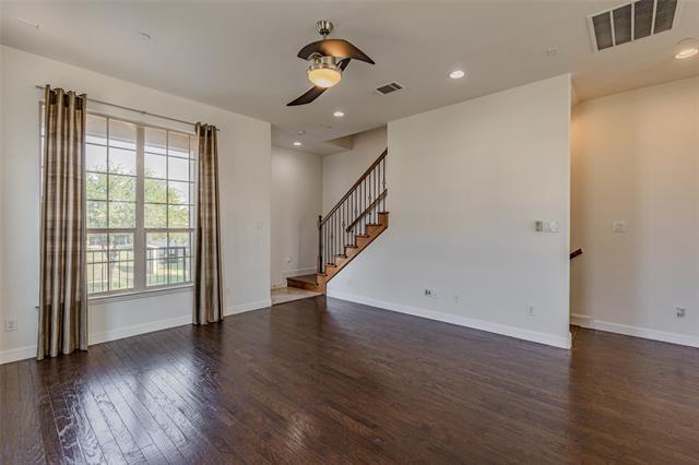 Building Photo - 602 Arbol