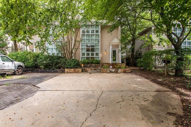 Building Photo - 1214 Cleburne Ave NE