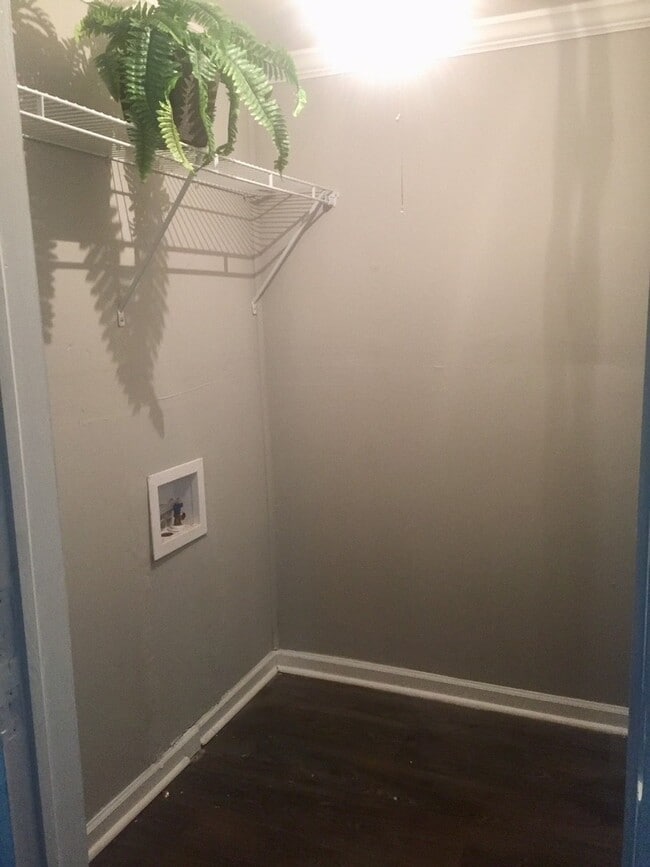 Building Photo - LARGE 3 bedroom + flex room,  2 bath home!!!