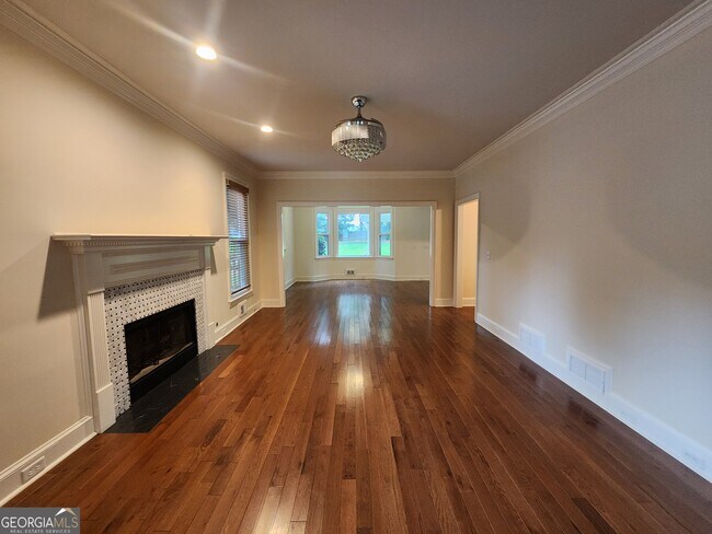 Building Photo - 270 S Shore Dr