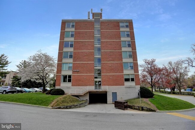 Building Photo - 4401 Roland Ave