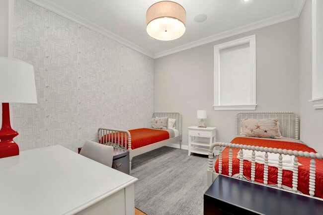 Building Photo - 103 W Chestnut St