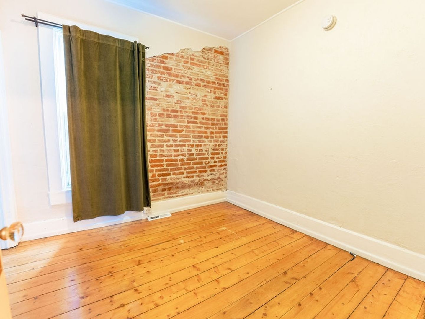 Building Photo - 30 Fox St