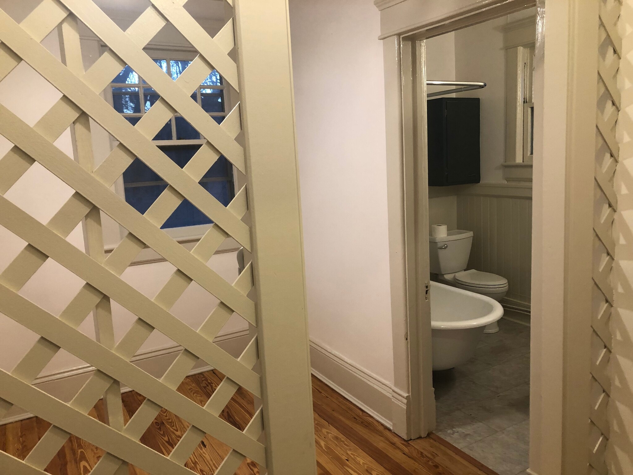 Apt D BR / BA - 1212 Brookstown Ave