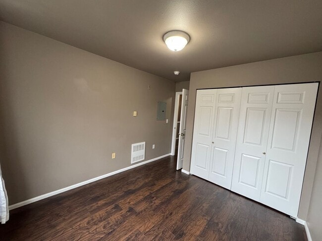 Building Photo - Gated 2 beds 2.5 baths townhome in Ashburn...