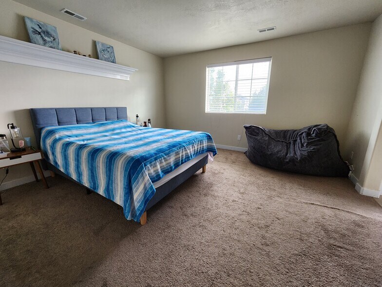 Building Photo - 1062 W Stonehaven Dr