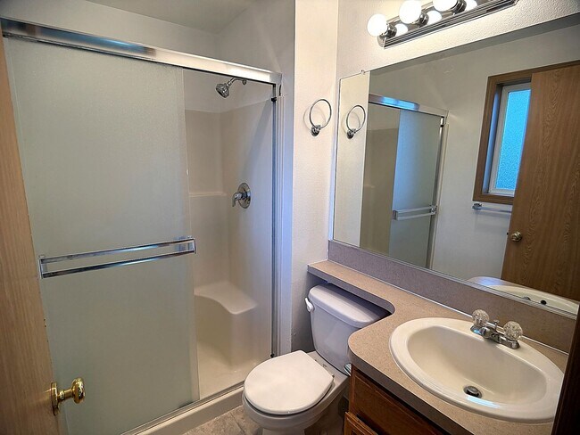 Building Photo - Well Maintained Single Level Home for Lease in Kelso