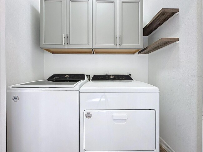 Building Photo - 329 Alcove Dr