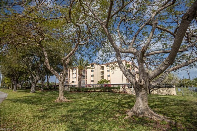 Building Photo - 2121 Collier Ave