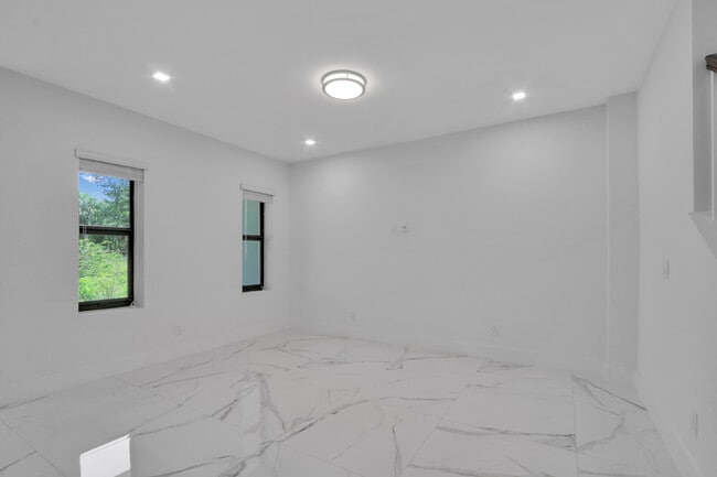 Building Photo - 406 Bella Sol Way