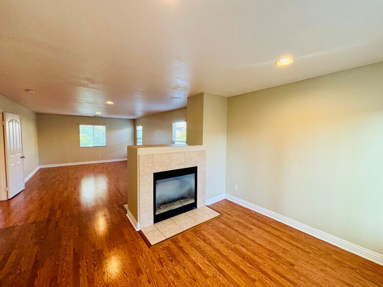 Building Photo - 2064 W Avenue K6