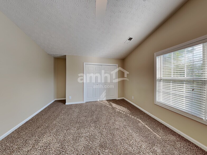 Building Photo - 1200 Evergreen Oak Way