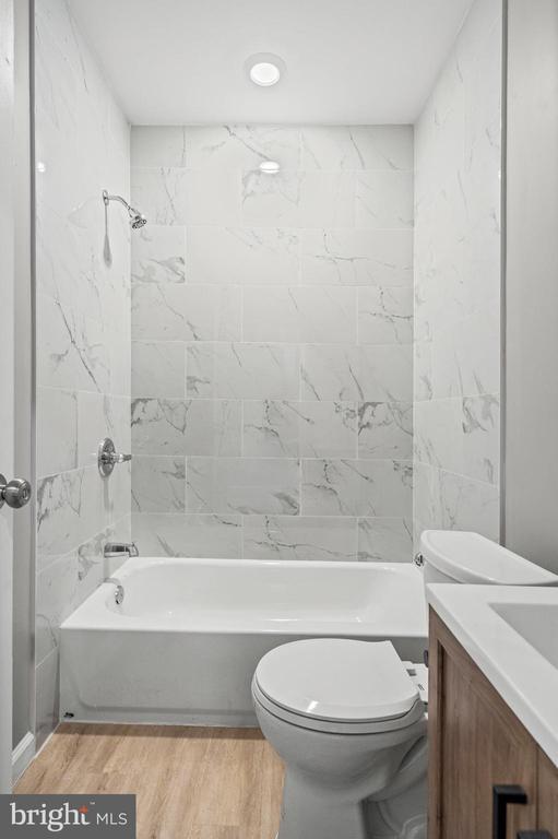 Building Photo - 3034 Arunah Ave