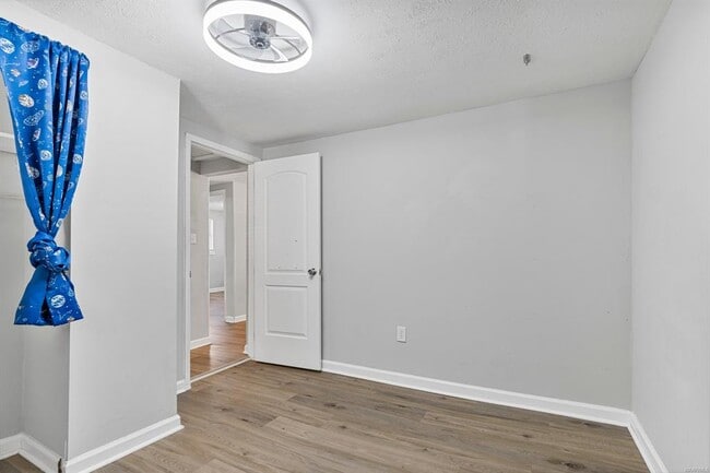 Building Photo - 1216 Old Rdg Rd E