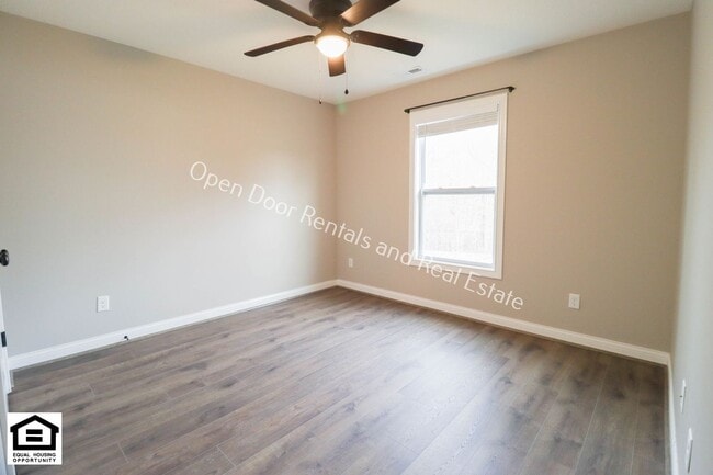 Building Photo - $500 off first months rent! 4 bedroom now ...