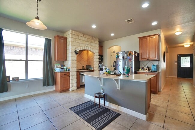 Building Photo - 18621 Dry Pond Dr