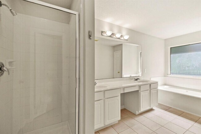 Building Photo - 3619 Slocom Dr