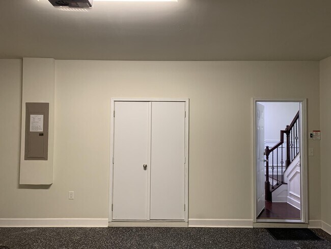 Building Photo - 2562 Sibley Dr