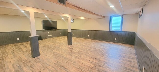 Building Photo - Small town Macon!