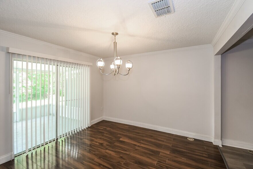 Building Photo - 11894 Lake Bend Cir