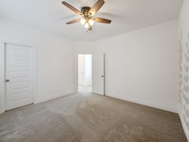 Building Photo - 14275 Larson Dr